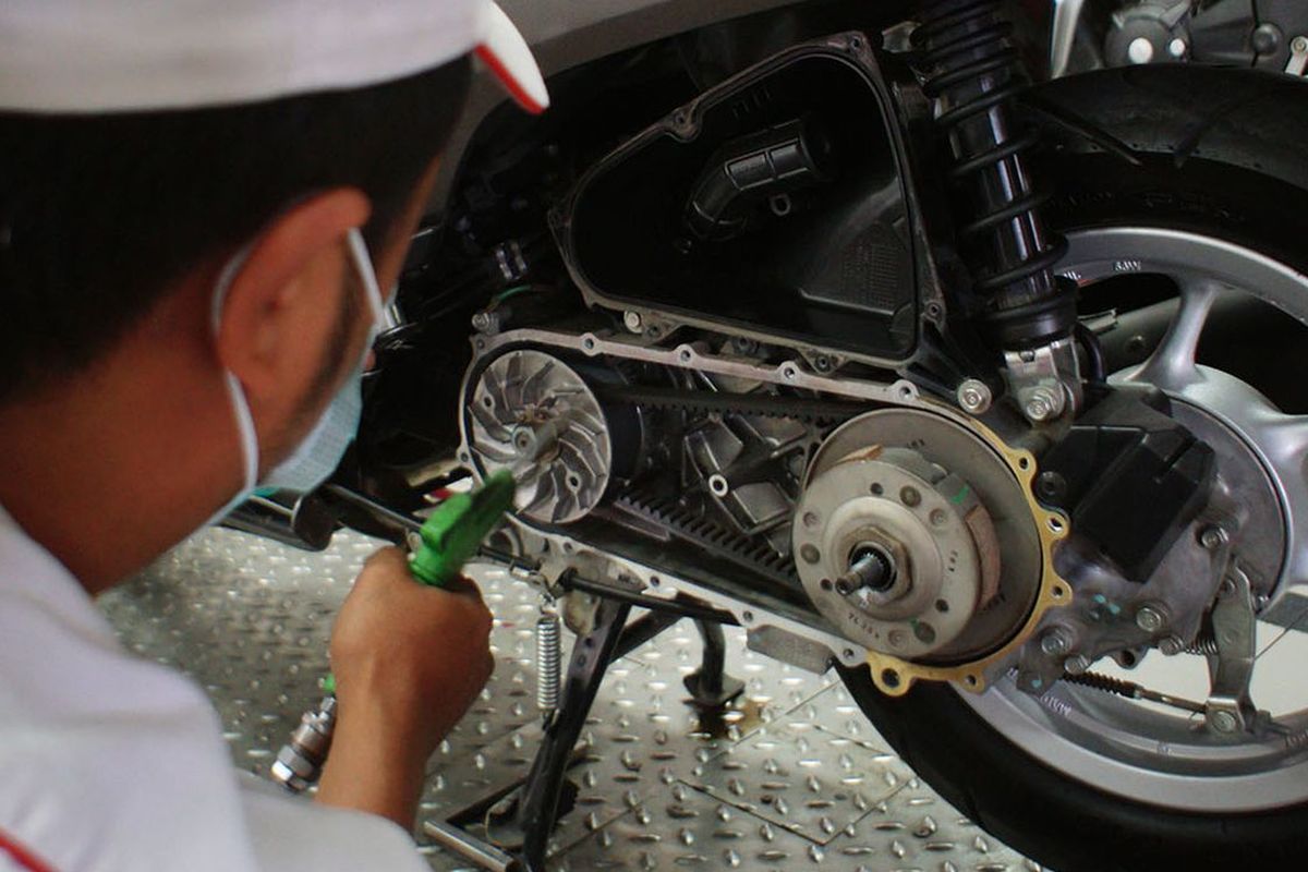 Sering Diabaikan, Ini Dampak Telat Ganti Oli Gardan Motor Matik
