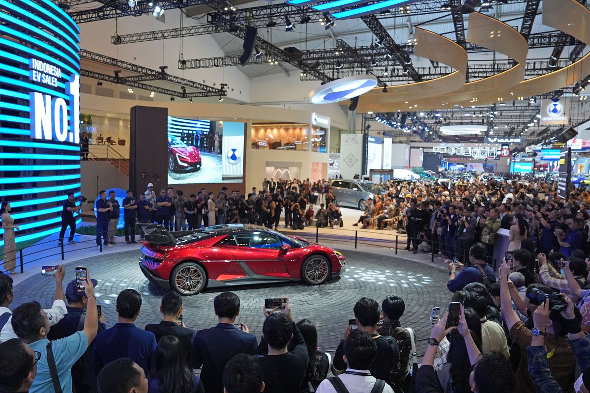 BYD Indonesia, Yangwang U9, YangWang U9, mobil listrik, GIIAS 2025, BYD Indonesia Ungkap Alasan YangWang U9 Belum Resmi Dijual