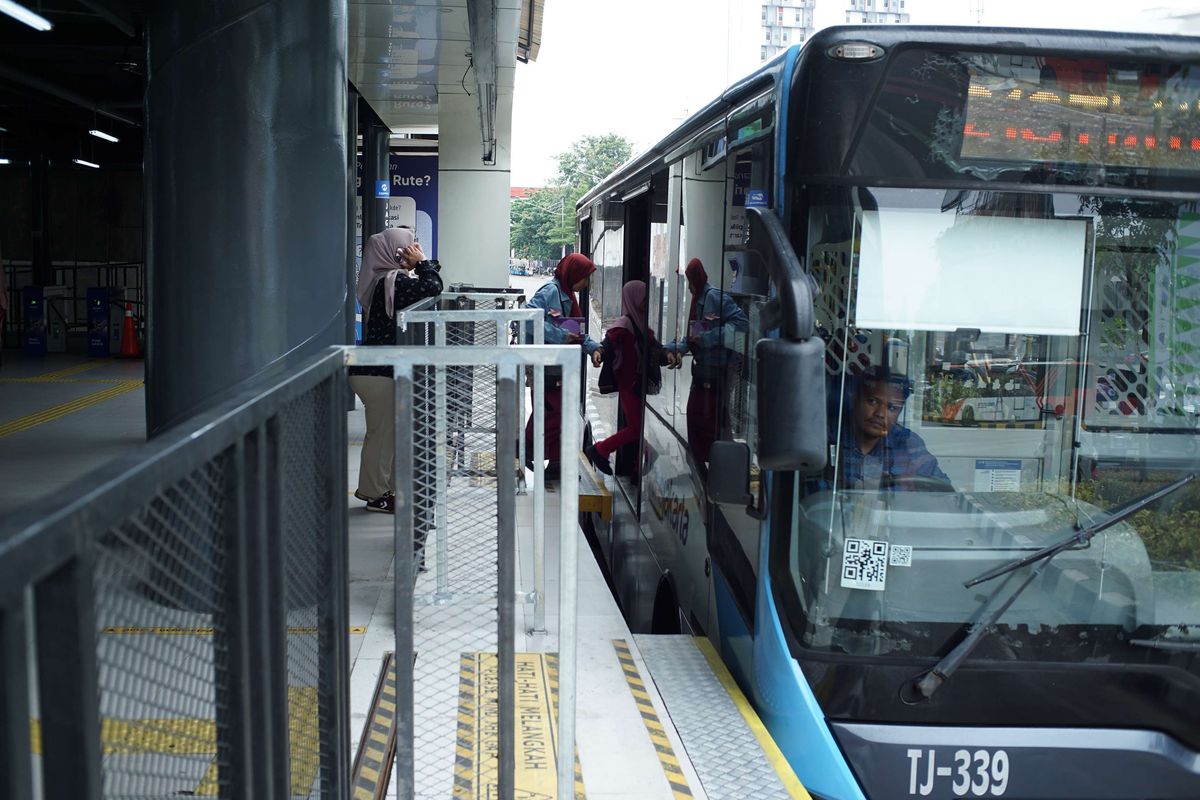 transjakarta, Pemprov DKI, bus transjakarta, tarif bus transjakarta, HUT TNI, HUT TNI, Tarif Bus Transjakarta Hanya Rp 80 pada Minggu Besok
