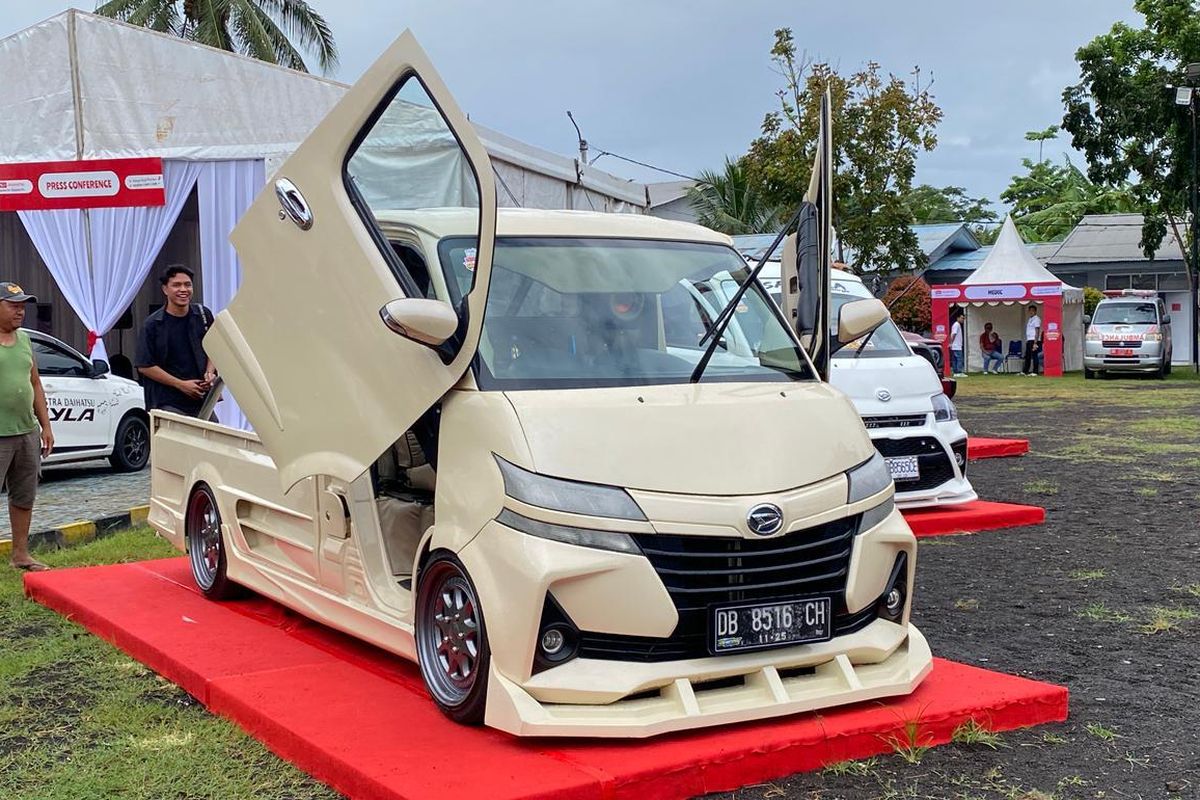 Modifikasi Ekstrem Daihatsu Gran Max Pakai Pintu Gunting