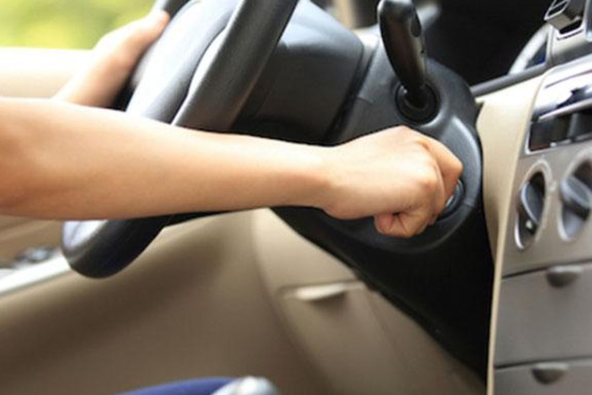 Alasan Tak Boleh Memanaskan Mesin Mobil Terlalu Lama