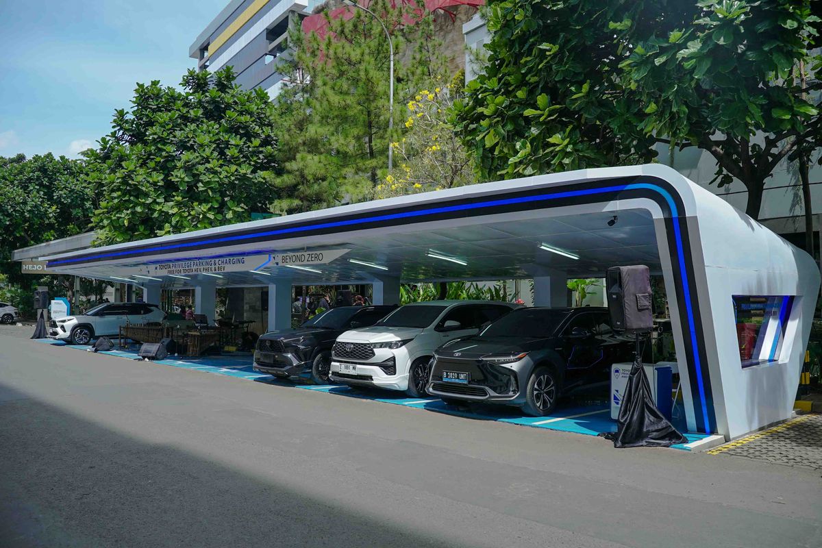 Setelah Jakarta, Toyota Buka Fasilitas Parkir Privilege dan Charging Mobil Listrik di Bandung