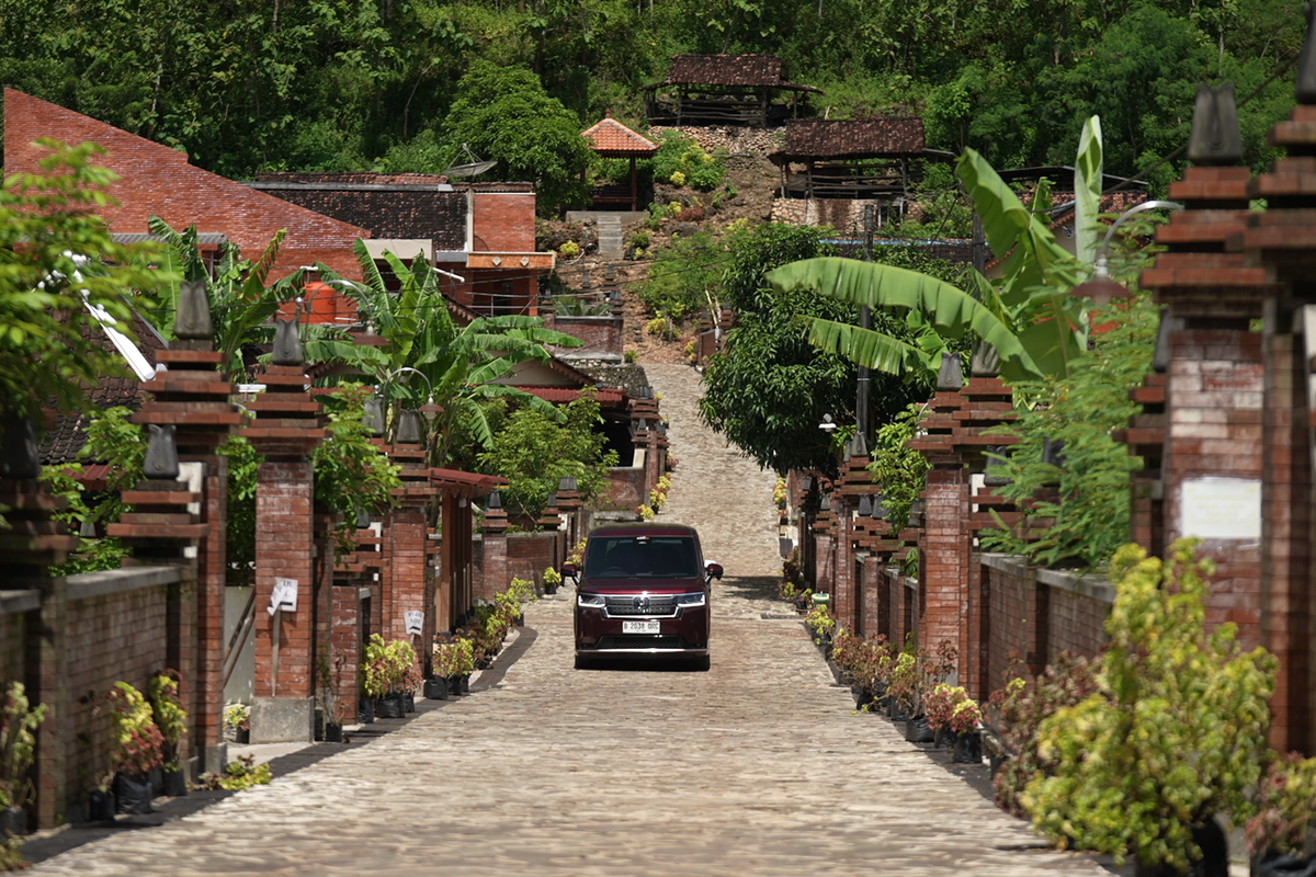 Fenomena Matahari Terlambat di Desa Wotawati Bersama Honda Step WGN