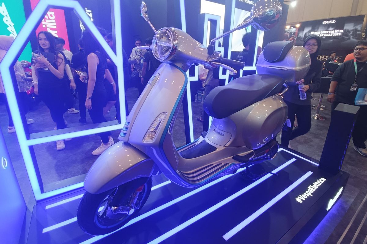 skuter listrik, vespa elettrica, Vespa Listrik, IMOS 2025, Stok Vespa Listrik di Indonesia Sudah Habis