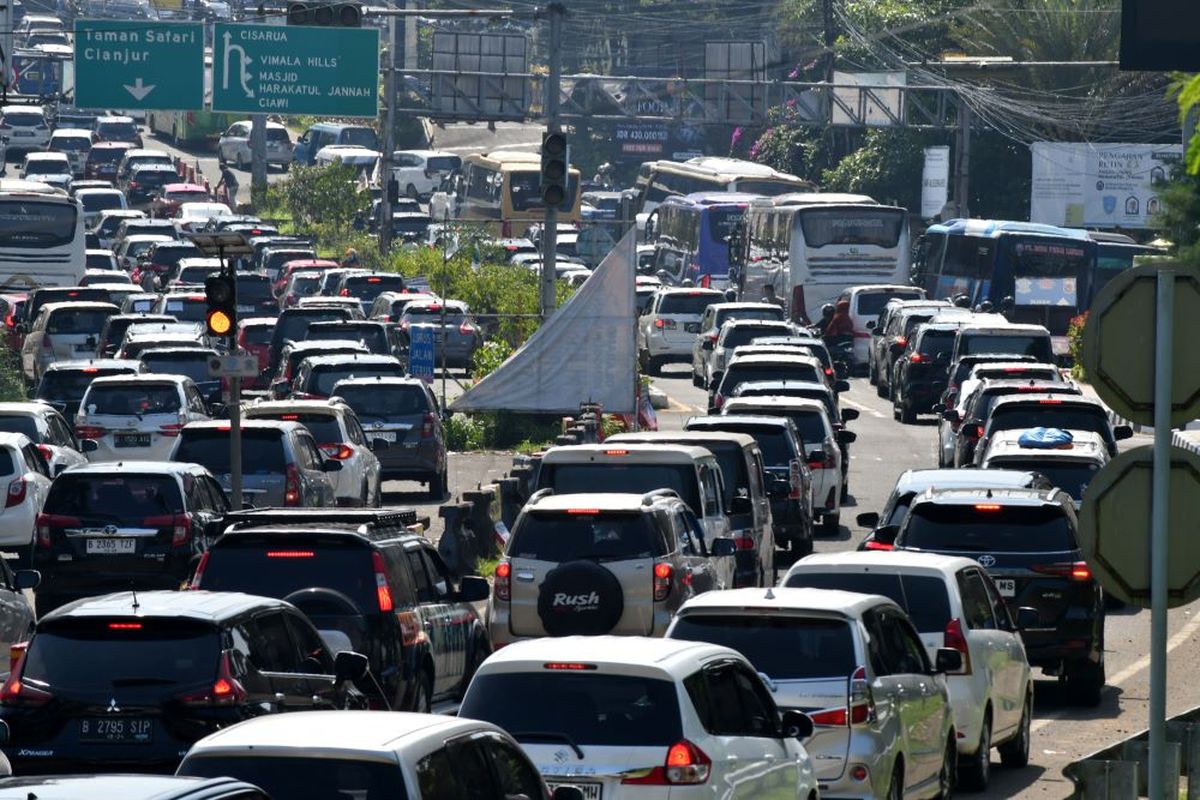 tanjakan, mobil matik CVT, macet, tips mengemudi, Perhatikan Hal Ini Saat Terjebak Macet di Tanjakan dengan Mobil CVT
