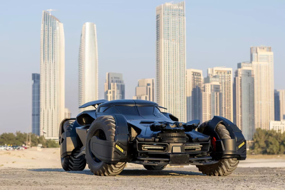 Batmobile, replika Batmobile, Mercedes-Benz, Batman V Superman: Dawn of Justice, sedan sport, Batman v Superman: Dawn of Justice, Mercedes-benz, Replika Batmobile, Replika Mobil Batman Pakai Basis Mercedes-Benz CL 55 AMG