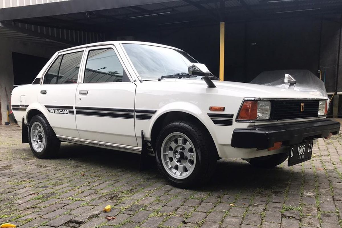 sedan lawas, Toyota, Corolla DX, Toyota Corolla DX, mobil sedan, corolla dx, Toyota Corolla DX Lawas Masih Banyak Berkeliaran di Jalan