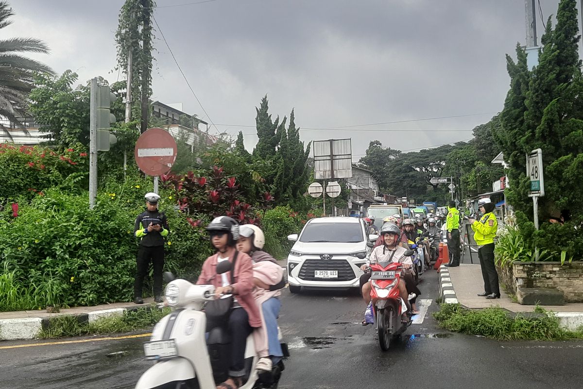 Puncak, Satlantas Polres Bogor, one way, Libur Lebaran, puncak, One way, Kawasan Puncak, one way Puncak, Update Info Jalur Puncak Bogor, One Way dari Puncak Menuju Jakarta