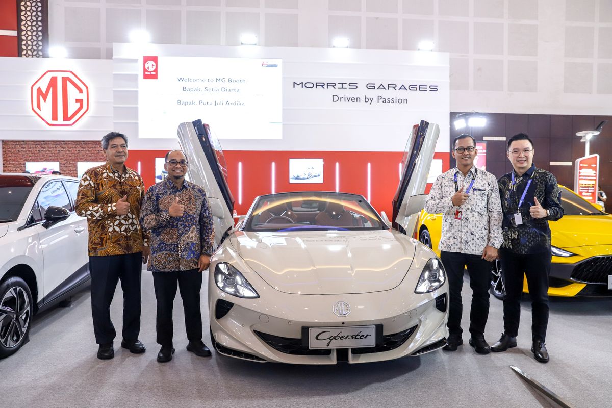 Morris Garage, MG Cyberster, GIIAS Surabaya 2025, MG Cyberster dengan Warna Baru Tampil Perdana di Surabaya