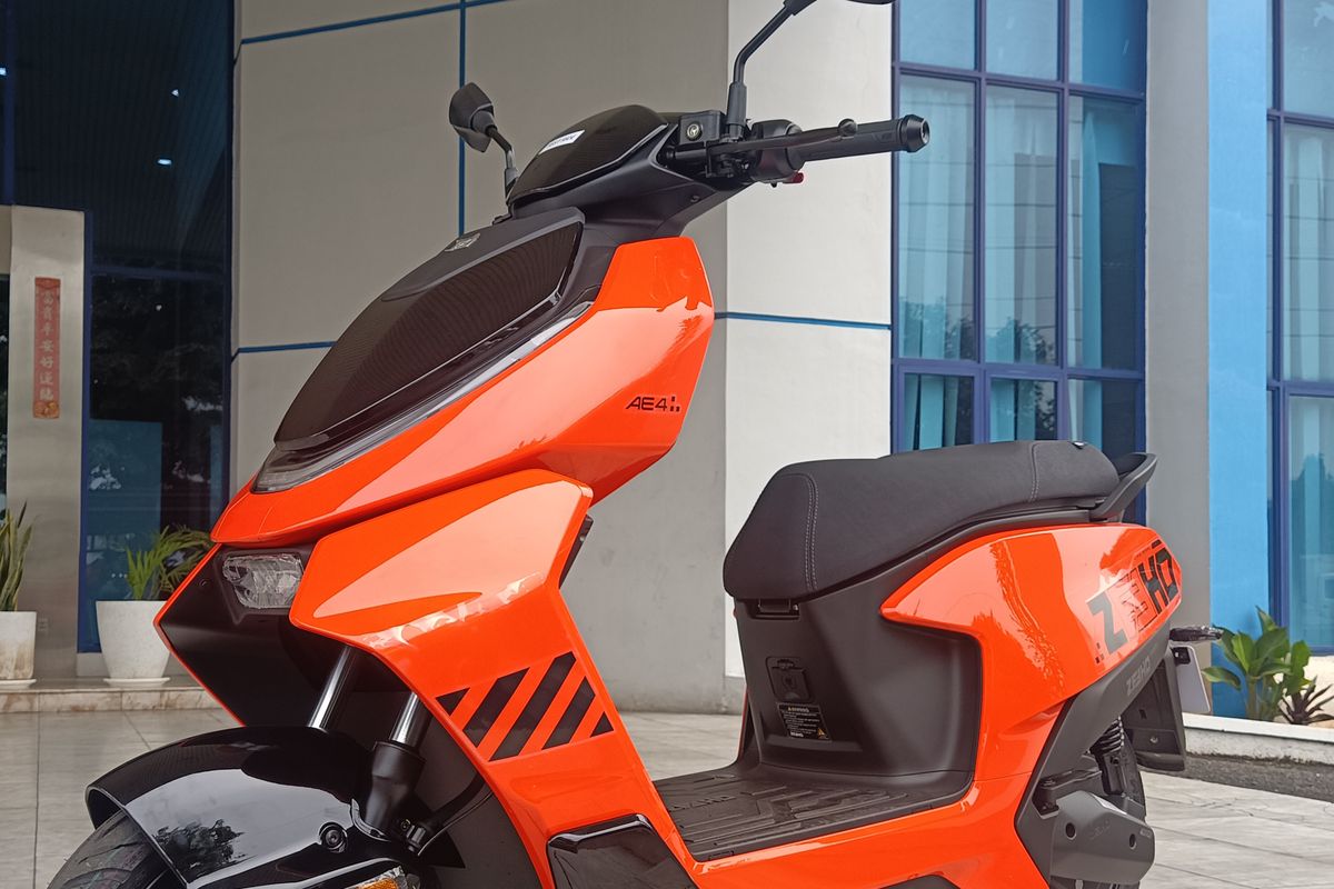 motor listrik, Zeeho AE4, baterai, video, Kenalan dengan Zeeho AE4, Motor Listrik Futuristis Harga Rp 28 Jutaan (Video)