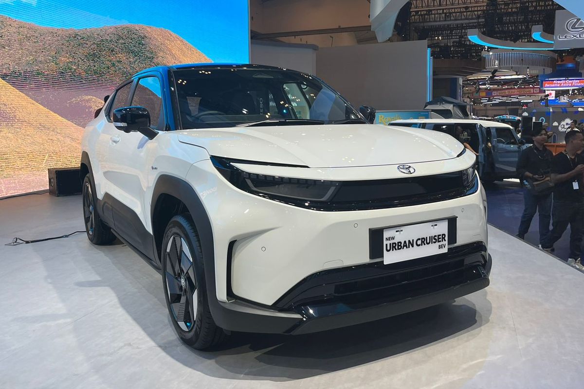 Urban Cruiser, Toyota bZ4X, mobil listrik, GIIAS 2025, Toyota bZ4X dan Urban Cruiser Menjadi Sorotan di GIIAS 2025