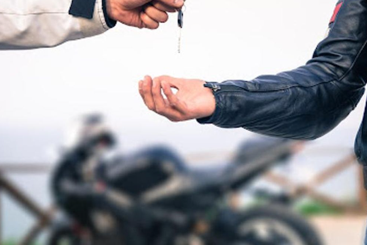 modus penipuan segitiga motor, Penipuan beli motor bekas, Penjual kerjasama dalam penipuan segitiga, Kenali Skema Penipuan Segitiga yang Merugikan Saat Beli Motor Bekas