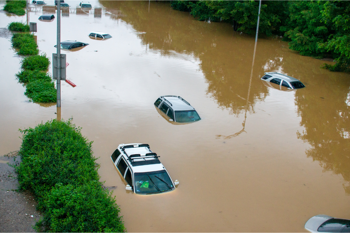 kaki-kaki mobil, bengkel Mobil, mobil terendam banjir, Bengkel Mobil, perbaikan kaki kaki mobil, Biaya Perbaikan Kaki-kaki Mobil Setelah Kebanjiran, Bisa Lebih Mahal