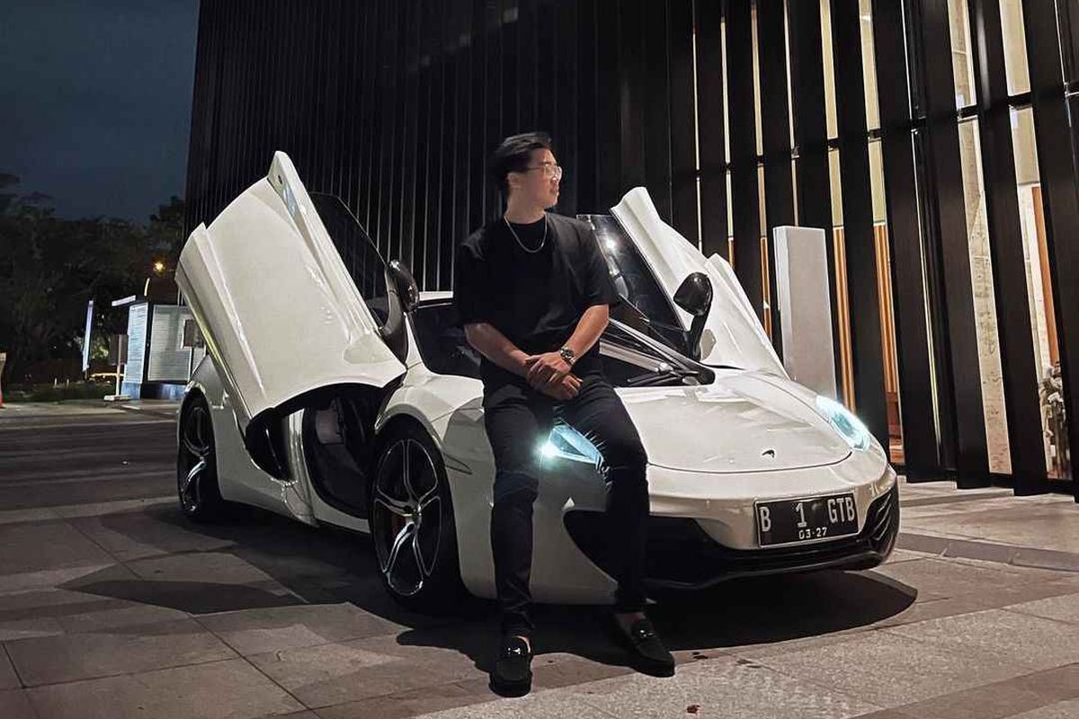 Koleksi Mobil Mewah Timothy Ronald, Punya Supercar Langka