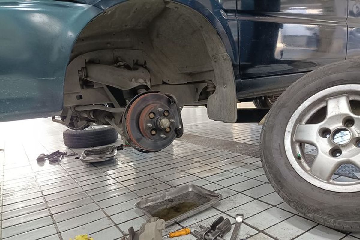 Rem blong, rem blong, servis rem, antisipasi rem blong, servis rem mobil hindari blong, servis rem mobil, Perawatan Mobil Agar Terhindar dari Rem Blong
