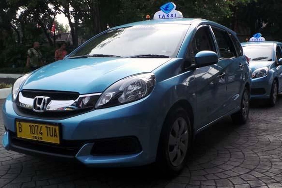 mobil bekas, legalitas, pajak, balik nama, Bekas Taksi, Beli Mobil Bekas Taksi Bluebird Tak Perlu Urus Legalitas Tambahan