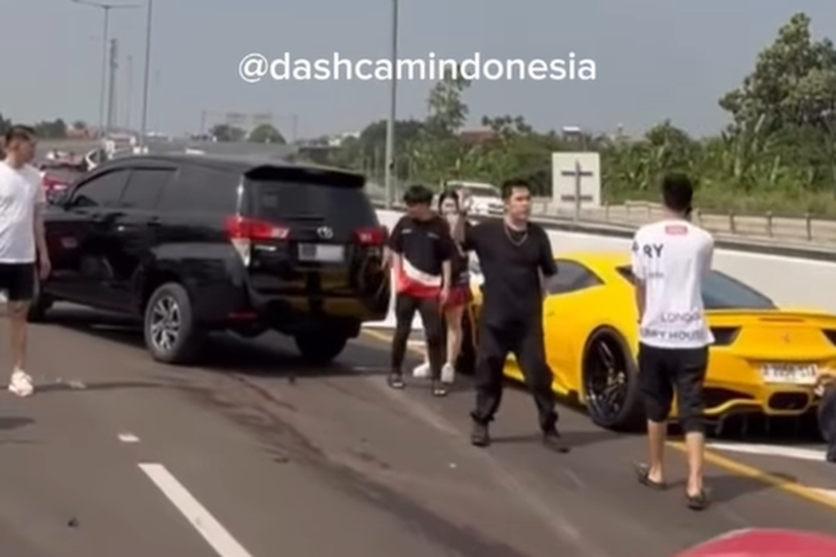 lamborghini, otomotif, kecelakaan lalu lintas, supercar, viral, kecelakaan tunggal, video viral, Konvoi Supercar Kecelakaan Beruntun di Tol Kunciran