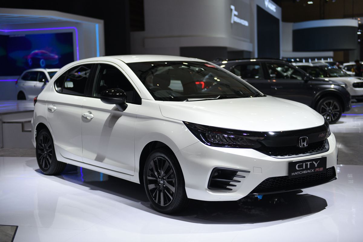 diskon kendaraan, Toyota Yaris, GIIAS 2025, kelangkaan hatchback, Toyota Yaris dan Honda City Hatchback Mulai Langka di GIIAS 2025