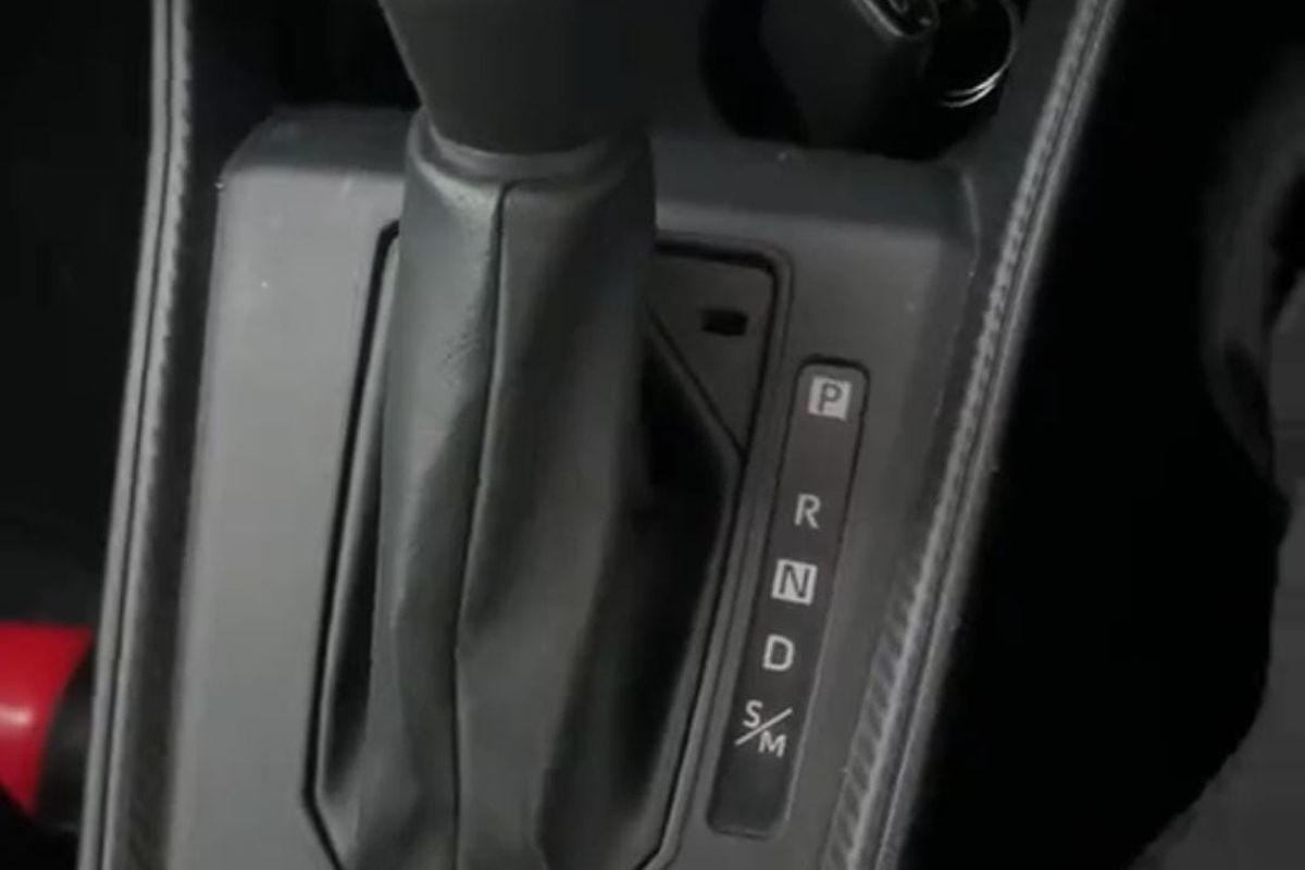 Pahami Fungsi Kode S/M pada Tuas Transmisi Mobil Matik