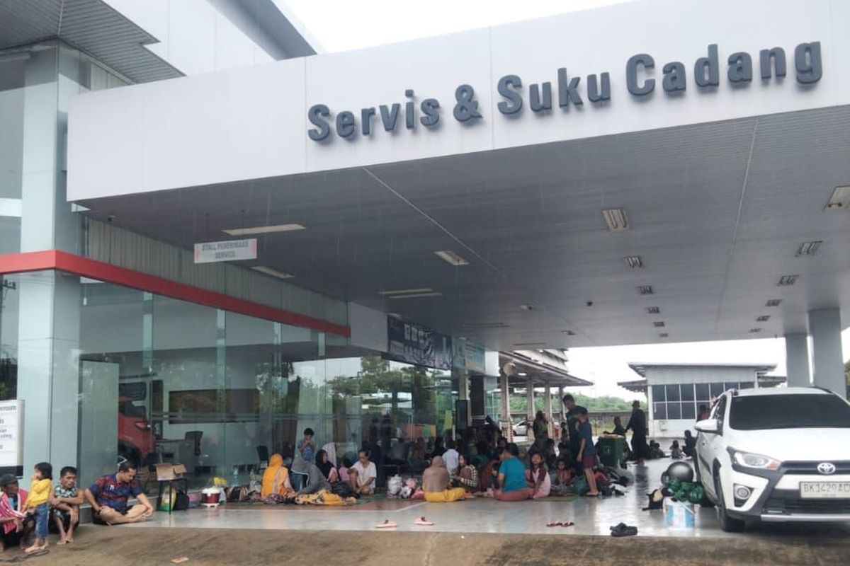 Diler Auto2000 Medan Berubah Jadi Tempat Pengungsian Korban Banjir