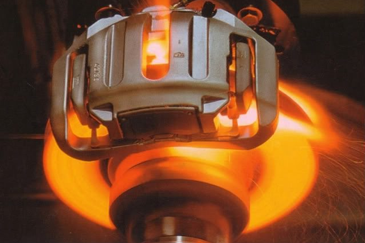 rem blong, rem mobil overheat, tanda rem mobil panas, Tanda Rem Mobil Overheat, Jangan Dipaksakan Jalan