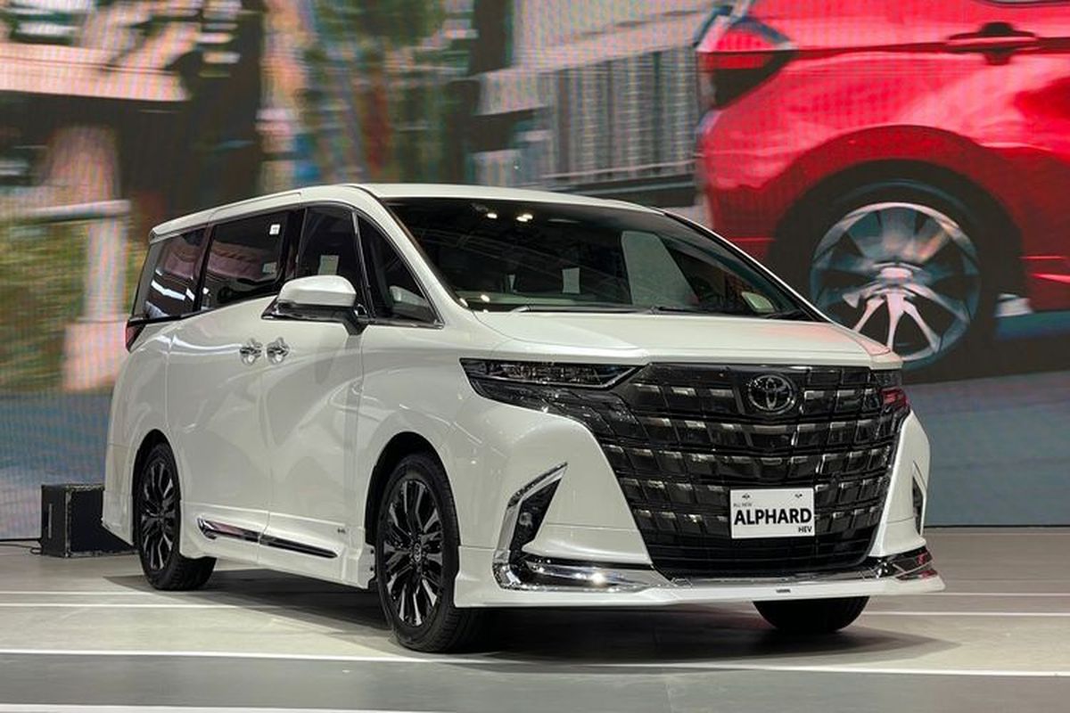 Komparasi, mobil bekas, Toyota Alphard, Perang Harga, Alphard, Toyota Alphard bekas, Denza D9, Harga Bekasnya Turun Drastis, Komparasi Toyota Alphard vs Denza D9