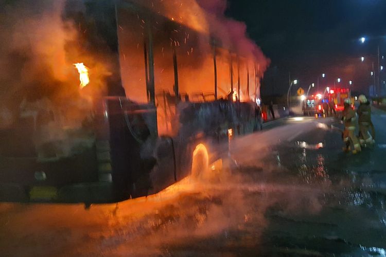 Bus Pariwisata Terbakar di Tol Cipali, Diduga Korsleting Mesin