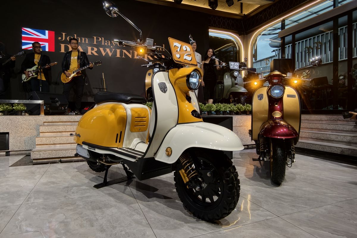 Komparasi Royal Alloy JPS 245 dengan Vespa GTS Super Tech