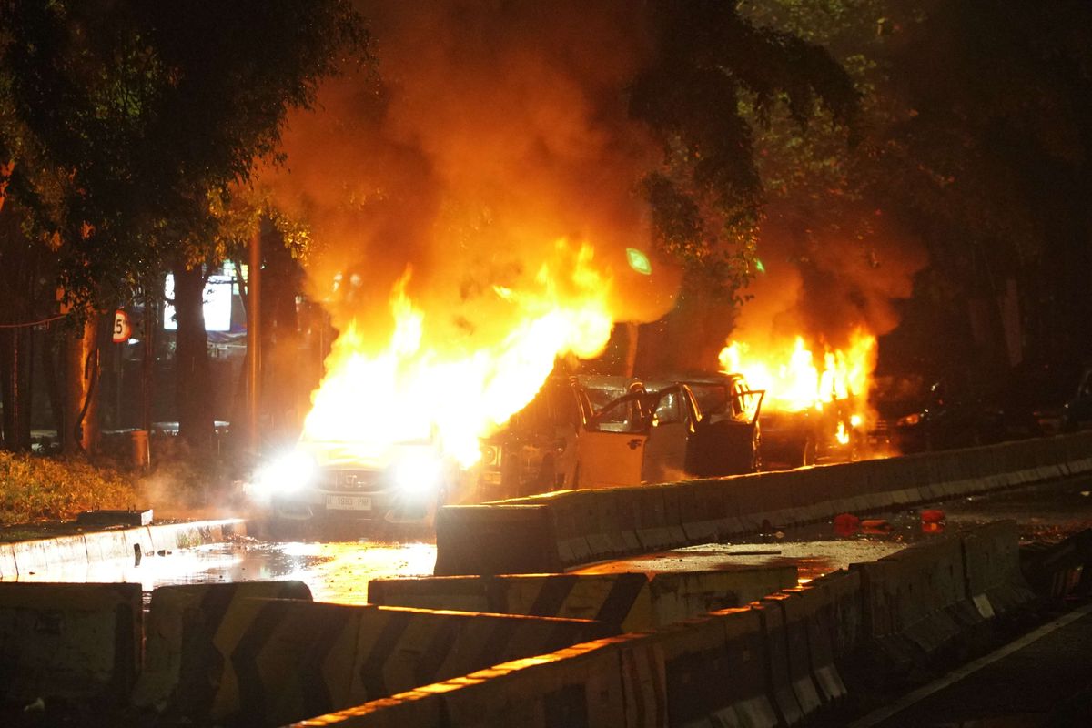 kerusuhan, asuransi mobil, mobil, asuransi, korban kerusuhan, Mobil Jadi Korban Amuk Massa Saat Demo, Bisa Klaim Asuransi?