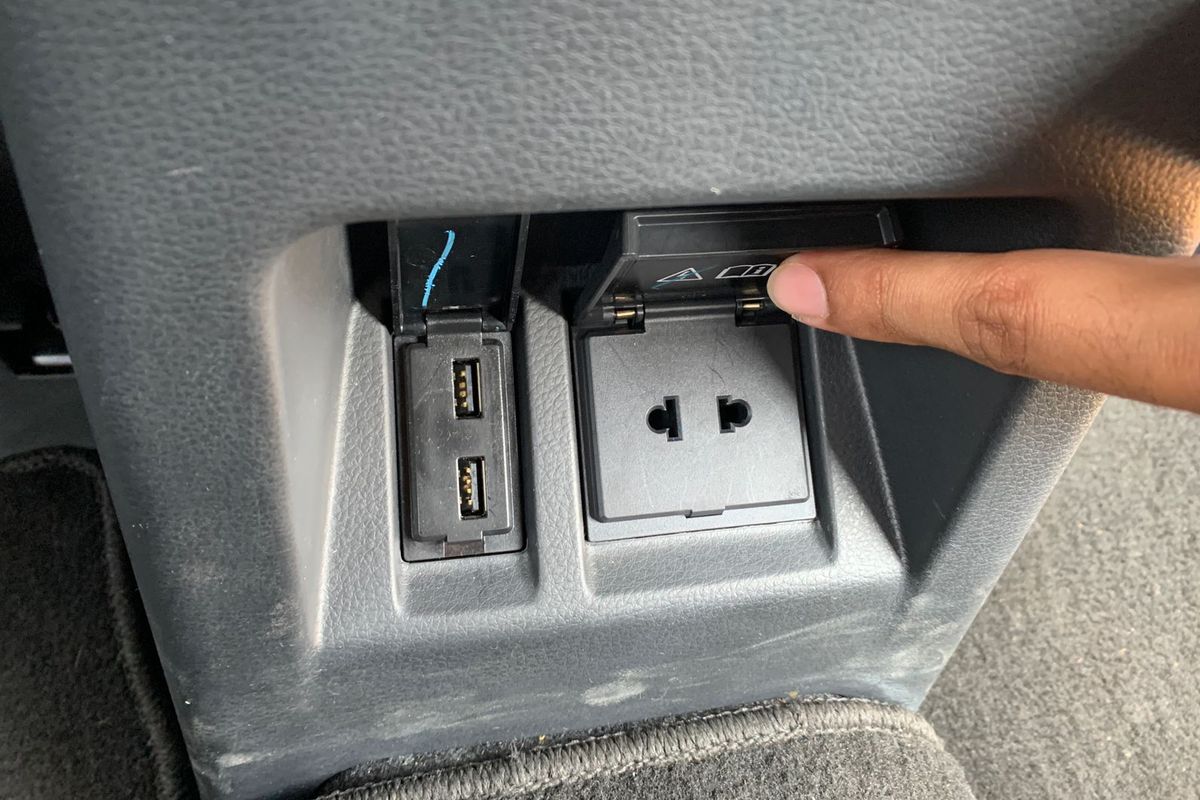 mengecas HP, Aki Mobil, aki mobil soak, aki mobil soak sering dipakai cas HP, Mengecas HP, Mengecas HP di mobil, Sering Ngecas HP di Mobil Bikin Aki Cepat Soak?