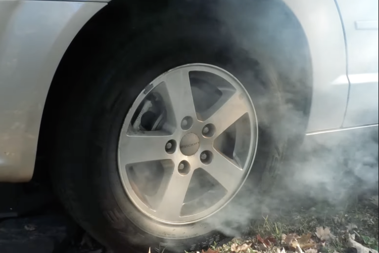 rem blong, rem mobil overheat, tanda rem mobil panas, Tanda Rem Mobil Overheat, Jangan Dipaksakan Jalan