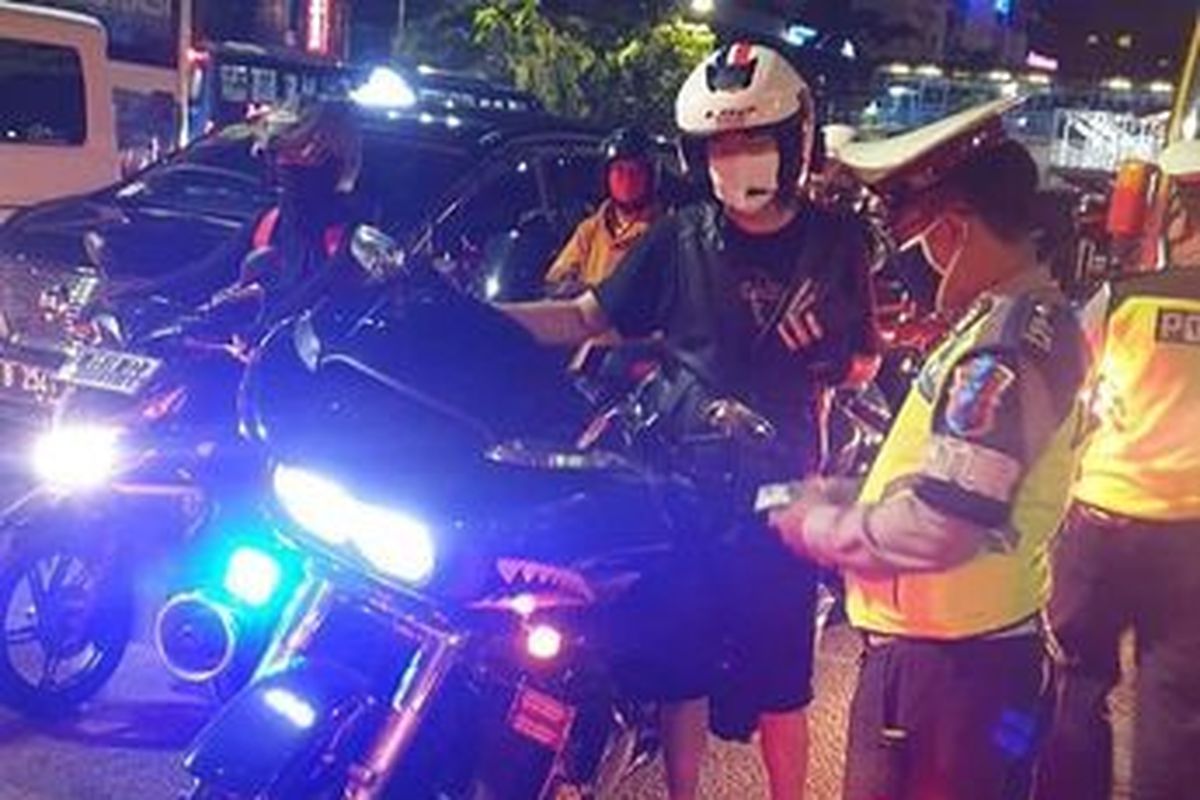 aturan penggunaan sirene dan lampu strobo, strobo dan sirene, Stop tot tot wuk wuk, Polisi Bidik Pengguna Strobo dan Sirene Ilegal di Jateng