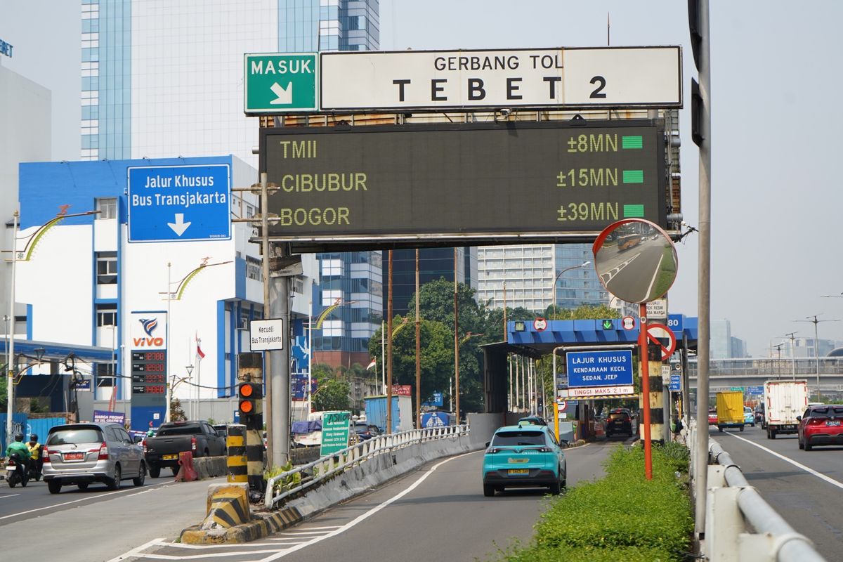 demo, Jasa Marga, gerbang tol, kendaraan, Tol Dalam Kota, pembatasan, revitalisasi, golongan 1, Berlaku Hari Ini, Tol Dalam Kota Batasi Akses Masuk Kendaraan Besar