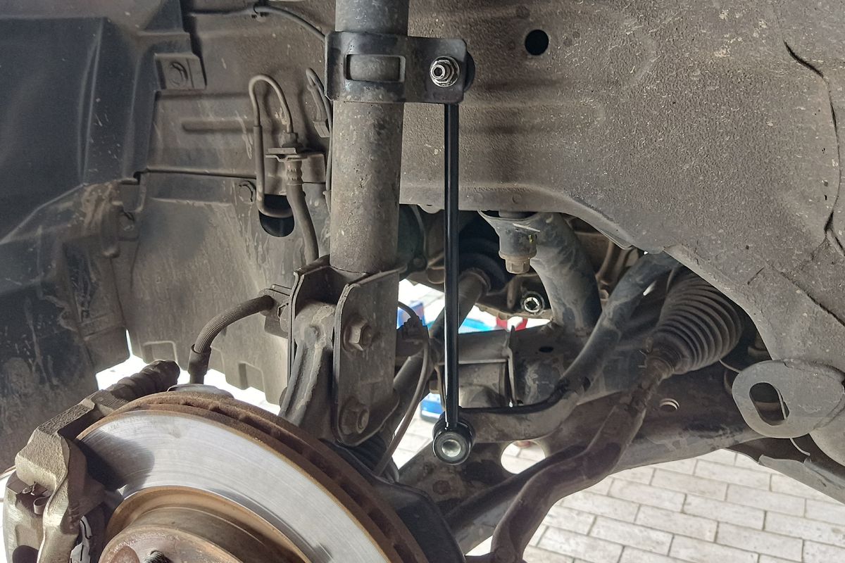 komponen mobil, bunyi mobil, kerusakan kaki-kaki, periksa bengkel, Cara Membedakan Bunyi Normal dan Kerusakan pada Kaki-Kaki Mobil