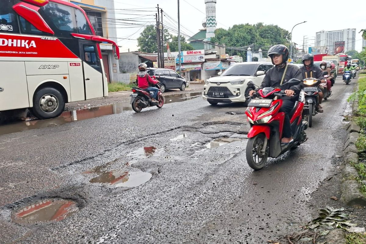 Jakarta Hadapi Kerusakan Jalan Akibat Cuaca Ekstrem