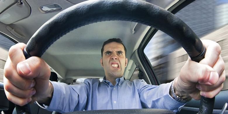 Fokus Berkendara: Kunci Keselamatan di Jalan yang Sering Terlupakan