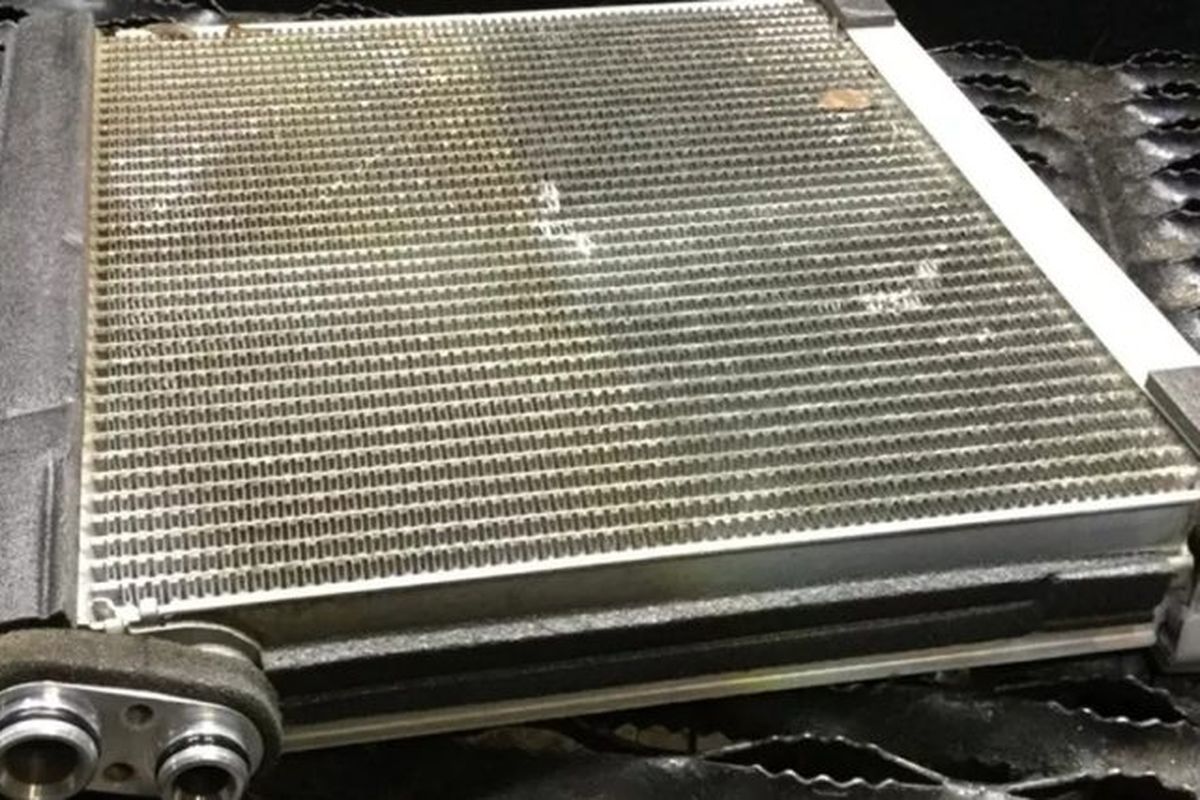AC mobil, kerusakan AC, perawatan rutin, ac mobil, biaya perbaikan AC, Kenali Komponen AC yang Paling Rentan Bermasalah