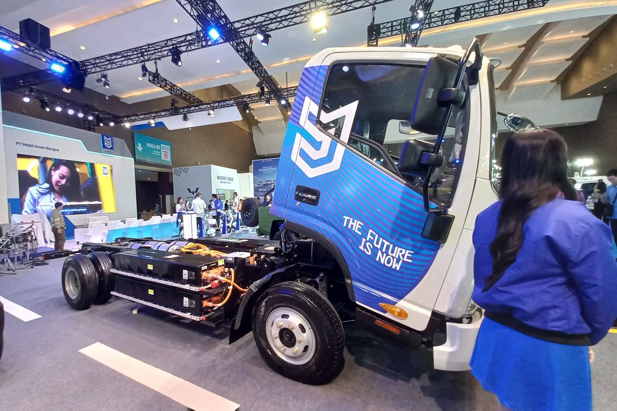 pabrik baru, truk listrik, Periklindo Electric Vehicle Show, PEVS, JIExpo Kemayoran, Truk listrik, Mobil Anak Bangsa (MAB), PEVS 2025, MAB Mau Bangun Pabrik Baru, Khusus Produksi Truk Listrik