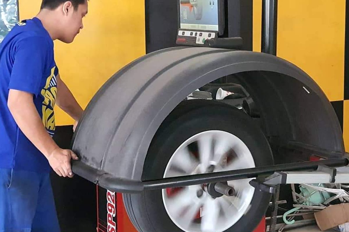 spooring, balancing, roda, kaki-kaki, stabilitas, Spooring, Sering Dianggap Sama, Ini Bedanya Spooring dan Balancing