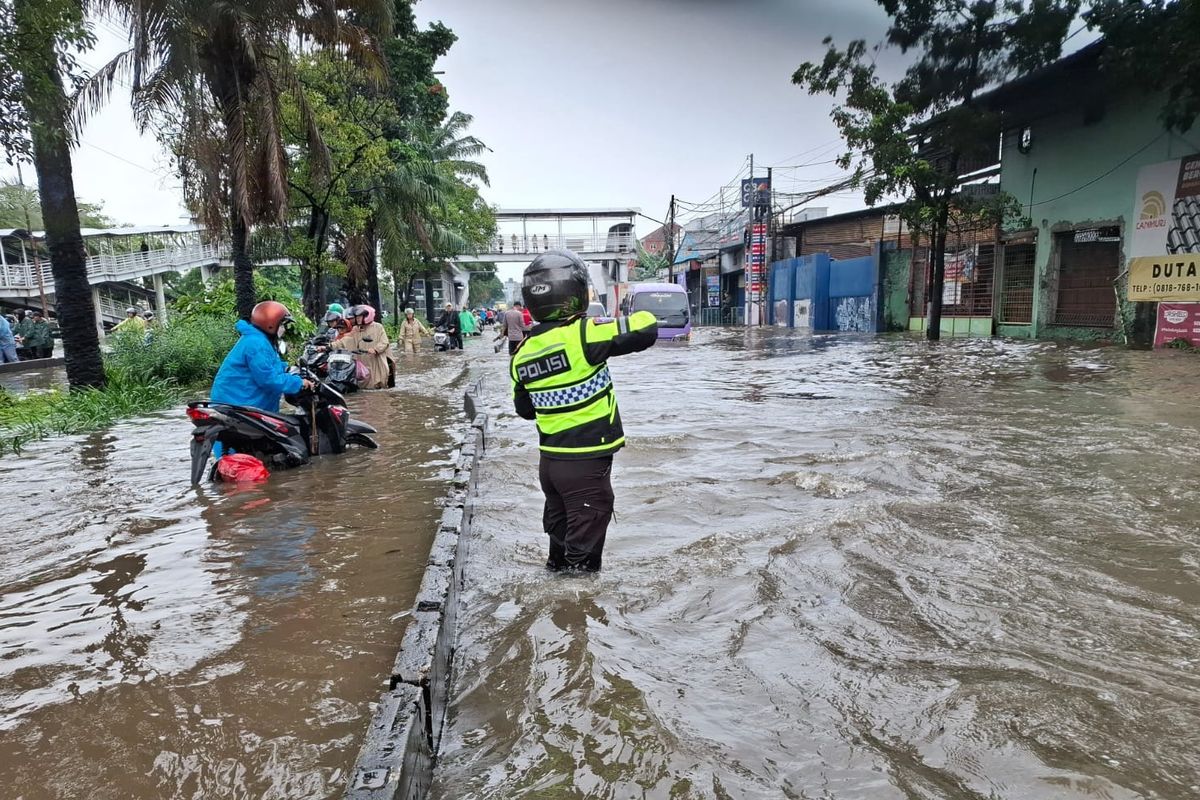 Hujan Deras dan Banjir Jakarta, Simak Daftar Ruas Jalan yang Tergenang