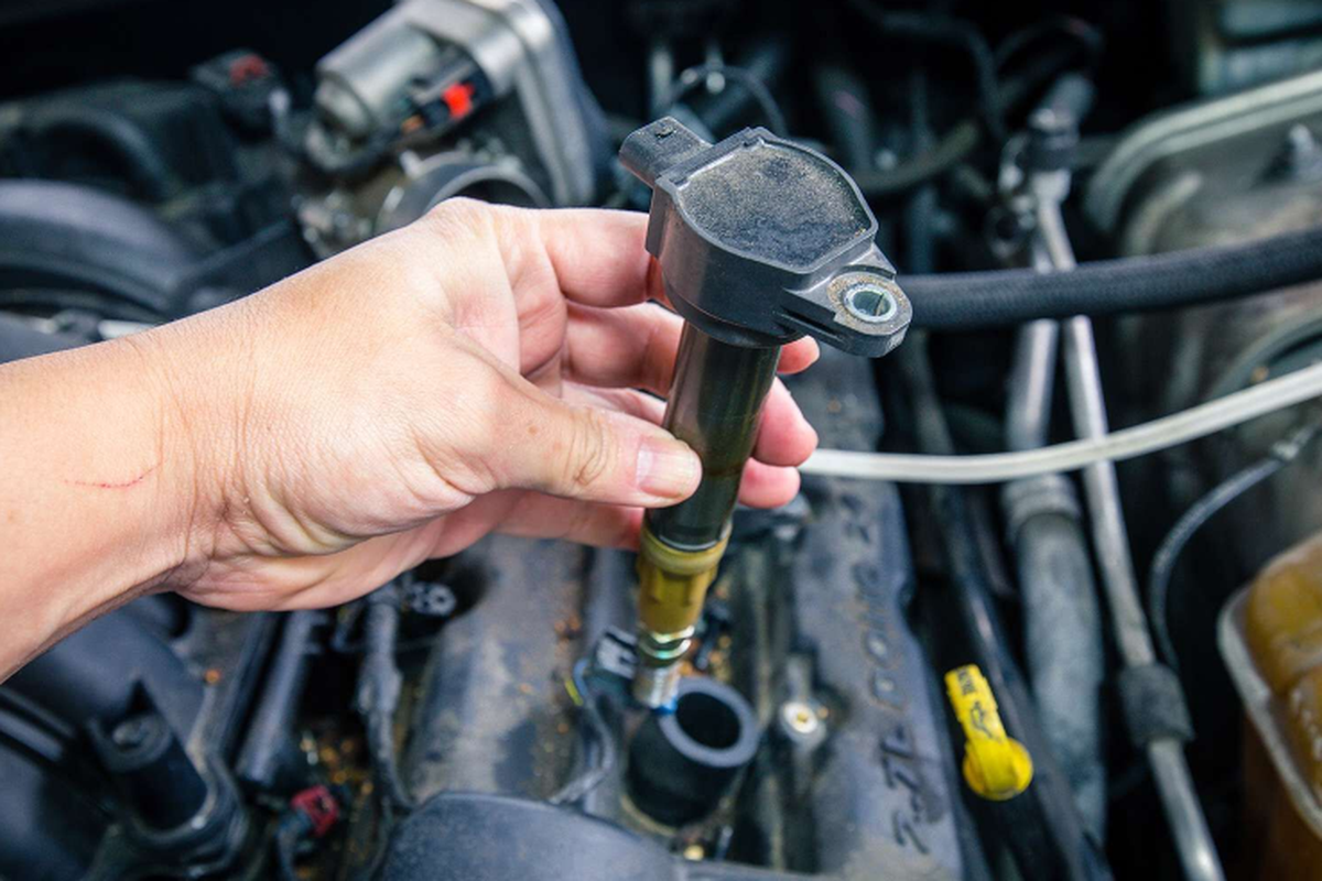 kebocoran oli, koil pengapian, gasket penutup, performa mesin, Performa mesin, Koil pengapian, Cara Mengatasi Kebocoran Oli pada Mobil Anda