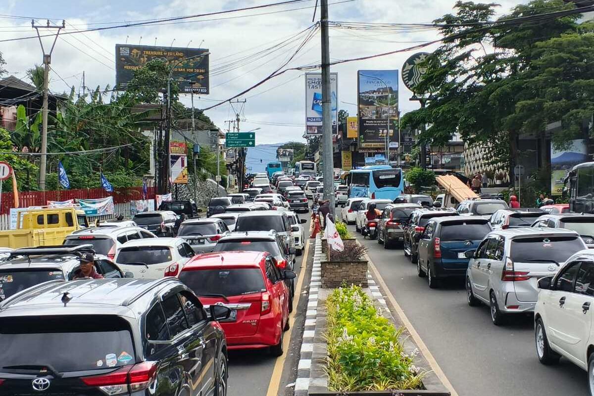 Terjebak Macet di Puncak? Perhatikan Ini buat Pemilik Mobil CVT