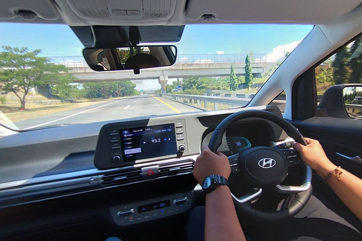 Pindah jalur, etika berkendara, pindah jalur, blind spot, Etika berkendara, keselamatan berkendara, Etika Berkendara di Tol: Tips Aman Pindah Jalur