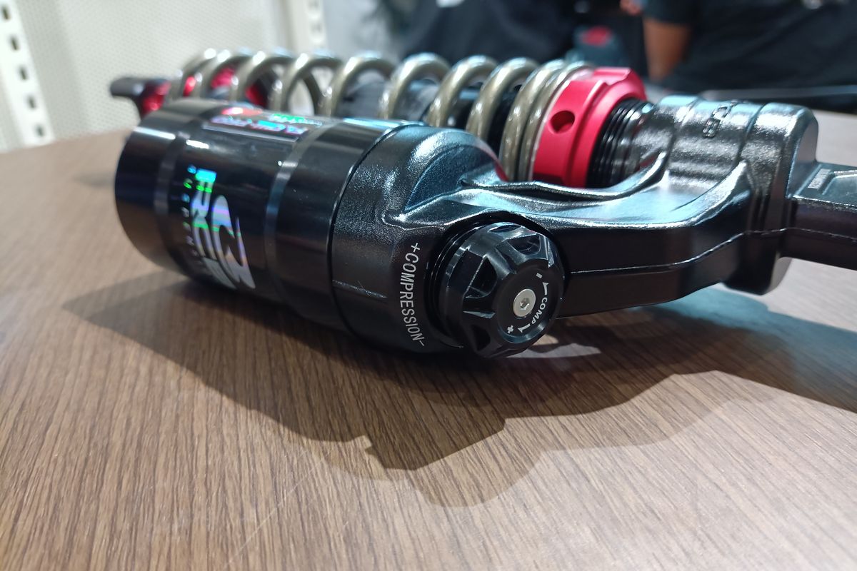 shockbreaker aftermarket, Shockbreaker aftermarket, Liongky Digioto, harga shockbreaker, setelan shockbreaker, Mengenal Shockbreaker Motor Aftermarket: dari Murah hingga Mahal
