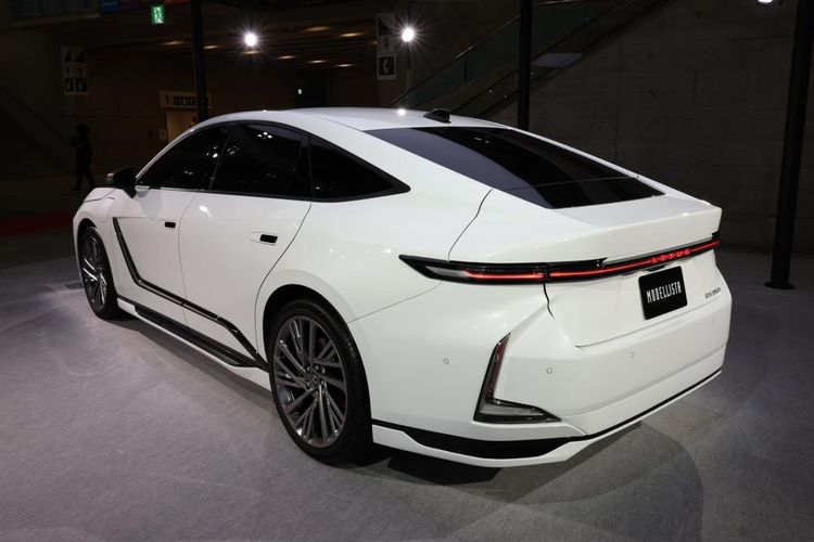 Modellista Rilis Paket Bodykit Lexus ES di Tokyo Auto Salon 2026
