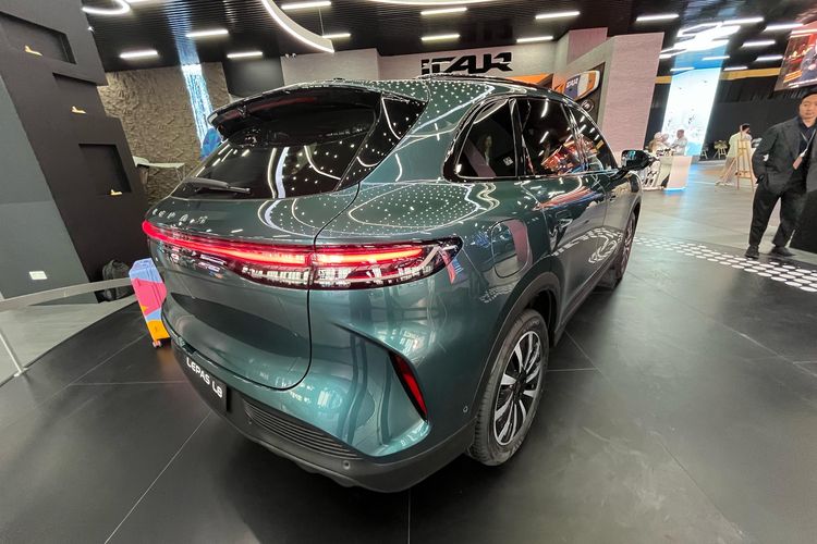 Lepas, GIIAS, mobil, mobil baru, mobil china, lepas, GIIAS 2025, Persiapan Lepas L8, Siap Debut di GIIAS 2025