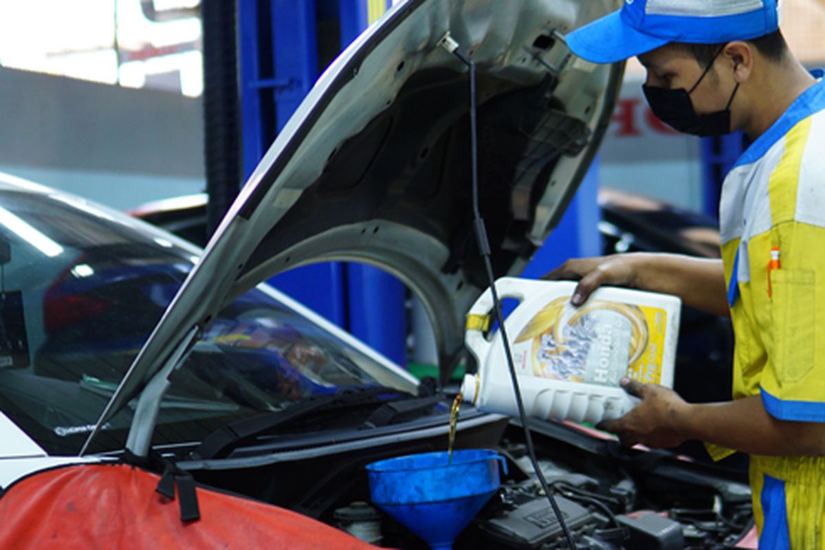 mobil, filter, ganti oli mesin, Apakah Ganti Oli Mesin dan Filter Harus Bersamaan?
