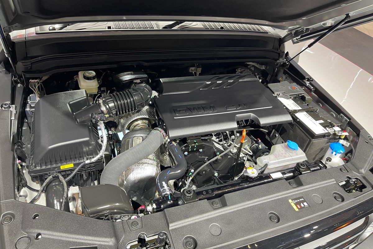 Fortuner, Pajero Sport, fortuner, pajero sport, Perbandingan performa SUV diesel, Performa Tank 300 diesel, Perbandingan Performa SUV Diesel Terbaru di GIIAS 2025
