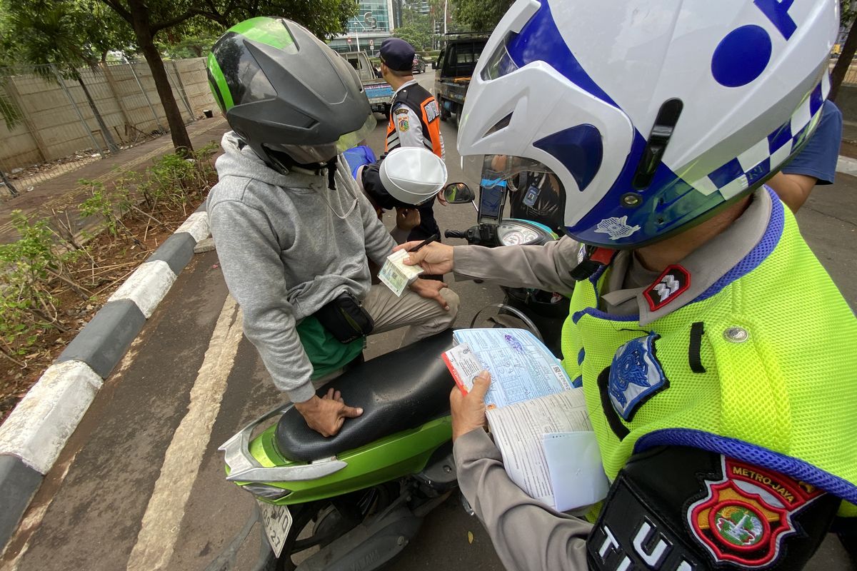 pungli, Korlantas, polantas, korlantas polri, kendaraan bermotor, Kakorlantas: Polisi Terbukti Pungli Langsung Dicopot di Tempat