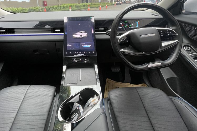 Jaecoo J5 EV Mejeng di IIMS 2026, Ini Beda Varian Standard dan Premium